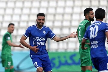 اعتراض مهاجم استقلال به گلی که مردود شد/عکس