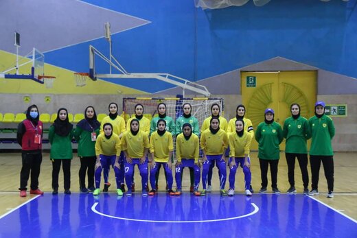 بانوان فوتسالیست آبادانی میزبان را گلباران کردند
