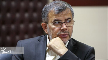 یک استقلالی کنار کشید