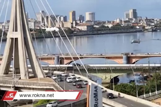 ببینید | عجیب‌ترین فیلم از لحظه عبور هواپیما مسافربری از زیر پل 