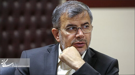 یک استقلالی کنار کشید