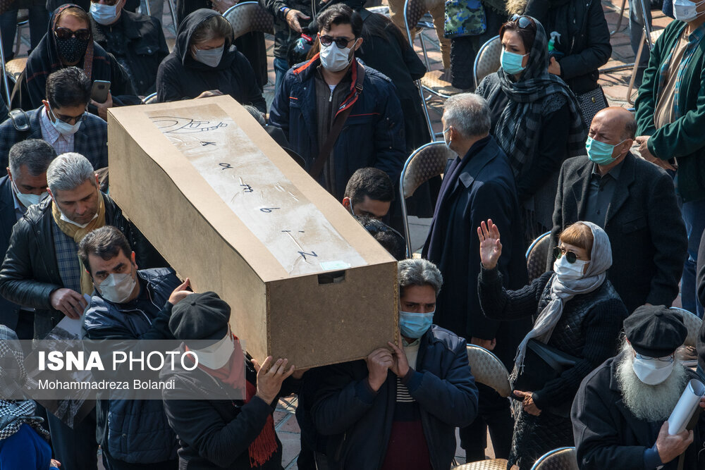 مراسم تشییع پیکر کامبیز درمبخش با حضور هنرمندان