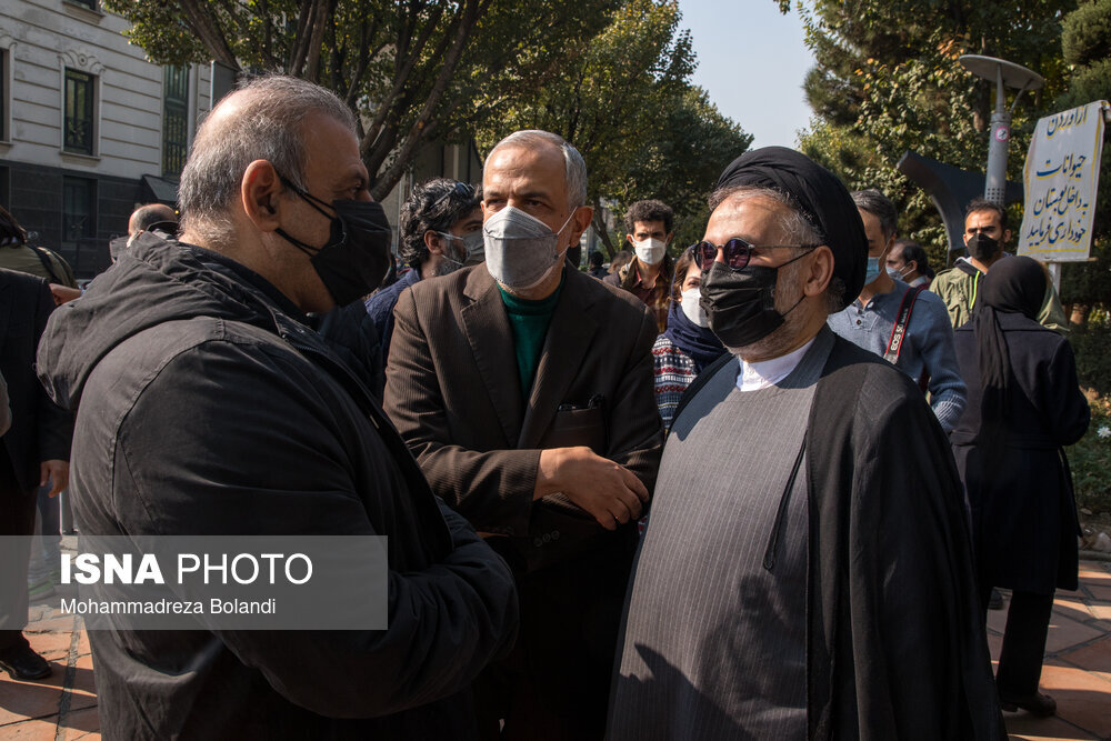 مراسم تشییع پیکر کامبیز درمبخش با حضور هنرمندان