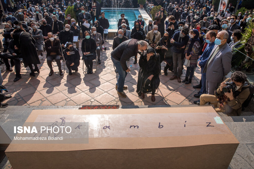 مراسم تشییع پیکر کامبیز درمبخش با حضور هنرمندان