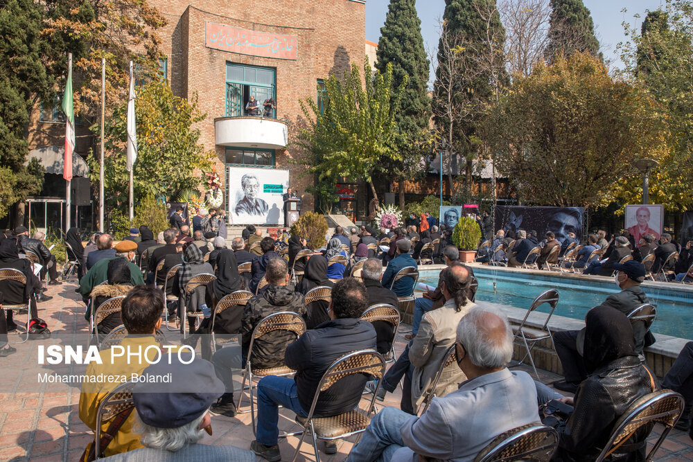 مراسم تشییع پیکر کامبیز درمبخش با حضور هنرمندان
