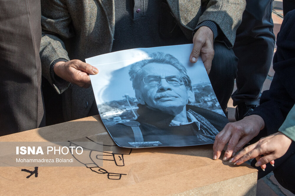 مراسم تشییع پیکر کامبیز درمبخش با حضور هنرمندان