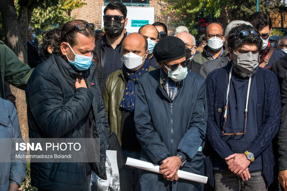 مراسم تشییع پیکر کامبیز درمبخش با حضور هنرمندان