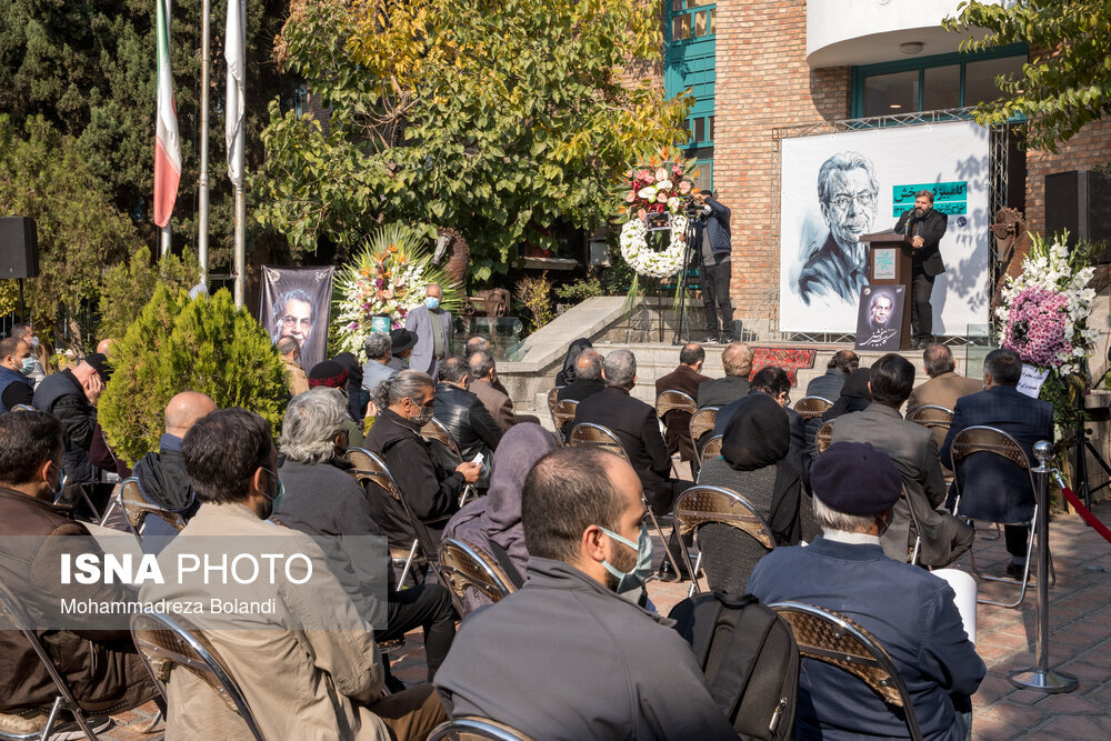 مراسم تشییع پیکر کامبیز درمبخش با حضور هنرمندان