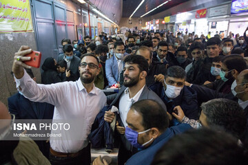 رونمایی از نشان حسن یزدانی در مترو تهران