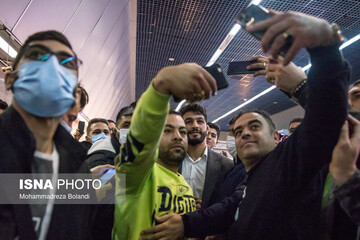 رونمایی از نشان حسن یزدانی در مترو تهران
