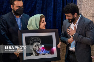 رونمایی از نشان حسن یزدانی در مترو تهران