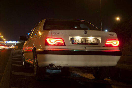 بببنید | اتفاقی عجیب وسط خیابان؛ حمل بار با پرشیا به جای وانت!