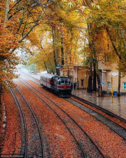 تصاویر | زیباترین ایستگاه راه آهن ایران غرق در پاییز
