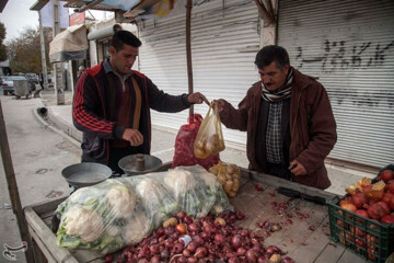 تصاویر | قاب‌هایی تلخ از جودوکار ناشنوایی که دستفروشی می‌کند