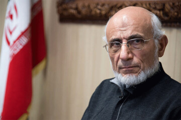 عکس | نگاه عجیب میرسلیم به رئیسی در حاشیه جلسه دفاع وزیر آموزش‌وپرورش در مجلس