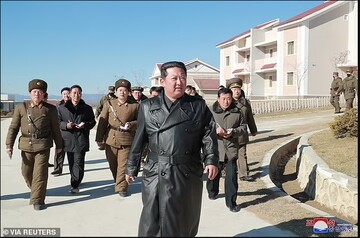کیم برای بازسازی اقتصاد کره شمالی آستین بالا زد