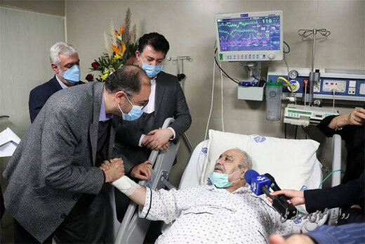 عیادت از محمد کاسبی روی تخت بیمارستان