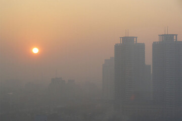 غلظت آلاینده‌های هوا در تهران ۶ برابر رهنمود سازمان جهانی بهداشت/ تهران دورکار می‌شود؟