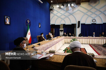 ببینید | تصاویری از علی لاریجانی در جلسه‌ای با ابراهیم رئیسی و قالیباف