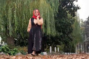 ببینید | ویدئو خنده‌دار از پیچ خوردن پای مهراوه شریفی‌نیا در حال ساخت ویدیو