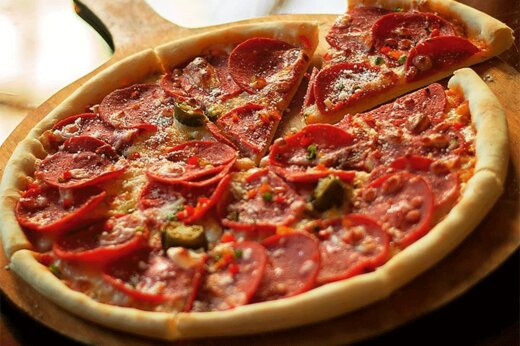 وضعیت عجیب در خرید فست فود/ پیتزا برشی هم از راه رسید!/عکس