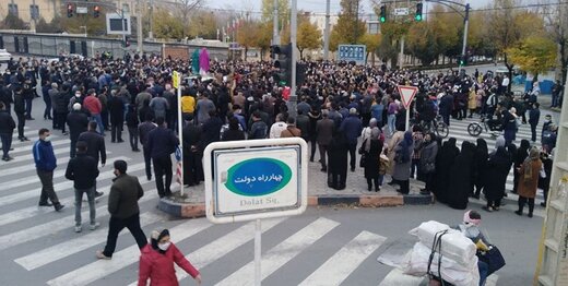 تجمع اعتراضی مردم شهرکرد به دلیل کمبود آب/ عکس