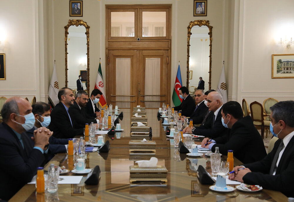 دیدار معاون نخست‌وزیر جمهوری آذربایجان با امیرعبداللهیان/عکس