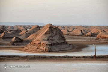 تصاویر | قاب‌های غم‌انگیز از مرگ دریاچه جوان کلوت