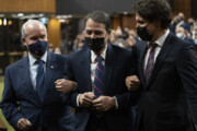 ببینید | سنت عجیب سیاسی کانادایی‌ها در پارلمان؛ ریاست با چاشنی زور