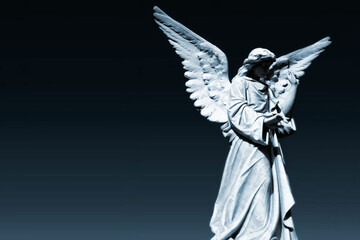 عکس | استراحت یک فرشته زمینی پشت ماشین حمل زباله