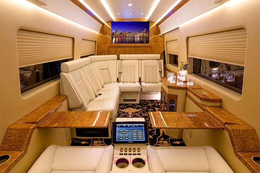 ببینید | لاکچری‌ترین اتوبوس که اندازه یک خانه ۱۰۰ متری امکانات دارد