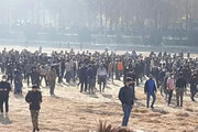 ببینید | گزارش اخبار تلویزیون از اصفهان: تعداد اندکی شعار تند دادند و پلیس متفرق‌شان کرد
