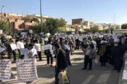 ببینید | اعتراض و تجمع مردان برای مهریه قانونی نیست