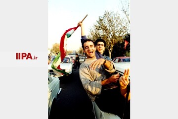 شادی در خیابان‌های تهران پس از صعود ایران به جام‌جهانی ۱۳۷۶