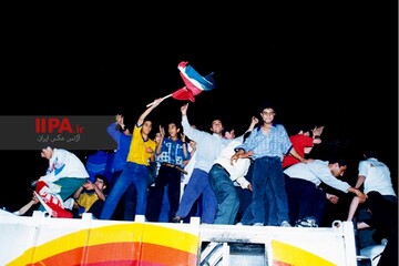 شادی در خیابان‌های تهران پس از صعود ایران به جام‌جهانی ۱۳۷۶