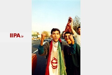 شادی در خیابان‌های تهران پس از صعود ایران به جام‌جهانی ۱۳۷۶