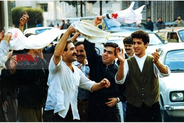 شادی در خیابان‌های تهران پس از صعود ایران به جام‌جهانی ۱۳۷۶