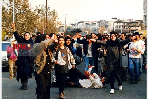 شادی در خیابان‌های تهران پس از صعود ایران به جام‌جهانی ۱۳۷۶