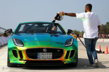 تصاویر | قاب‌های جالب از مسابقه اتومبیلرانی شتاب در جزیره کیش با خودروهای لاکچری