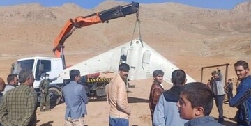 این پهپاد در یک روستا مجبور به فرود شد/ عکس