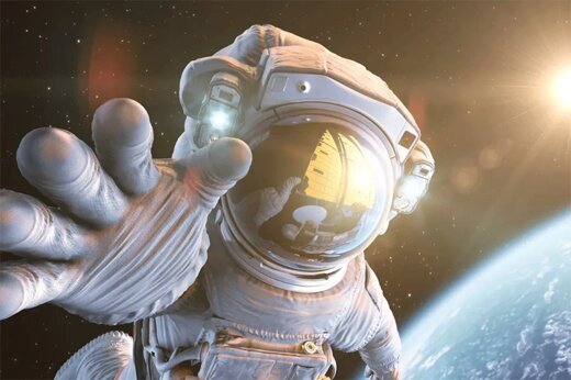 ببینید | آزمایش جالب فضانورد ناسا با دستمال خیس در شرایط بی وزنی
