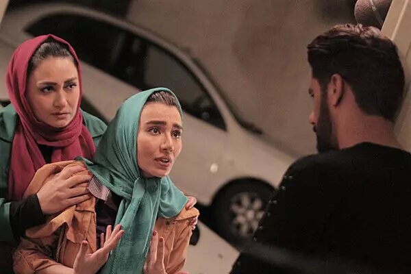 «بوسه در باران» با بازی خاطره حاتمی و مجید حاجی‌زاده در صف اکران