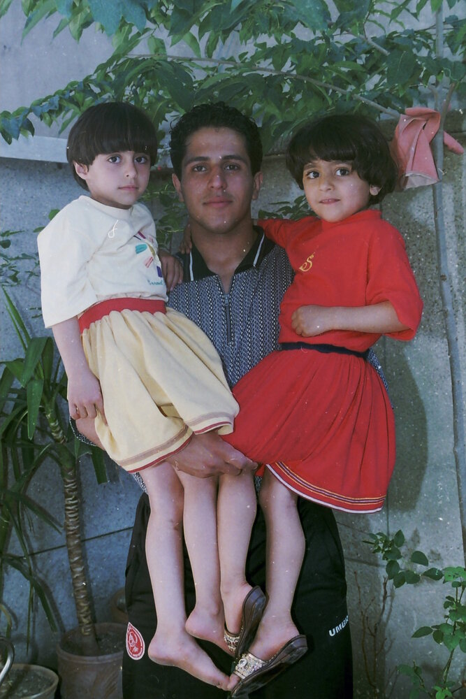 حامد کاویانپور و دو دخترش/عکس