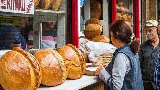 ببینید | بحران در ترکیه؛ صف‌های طولانی برای خرید نان ارزان قیمت