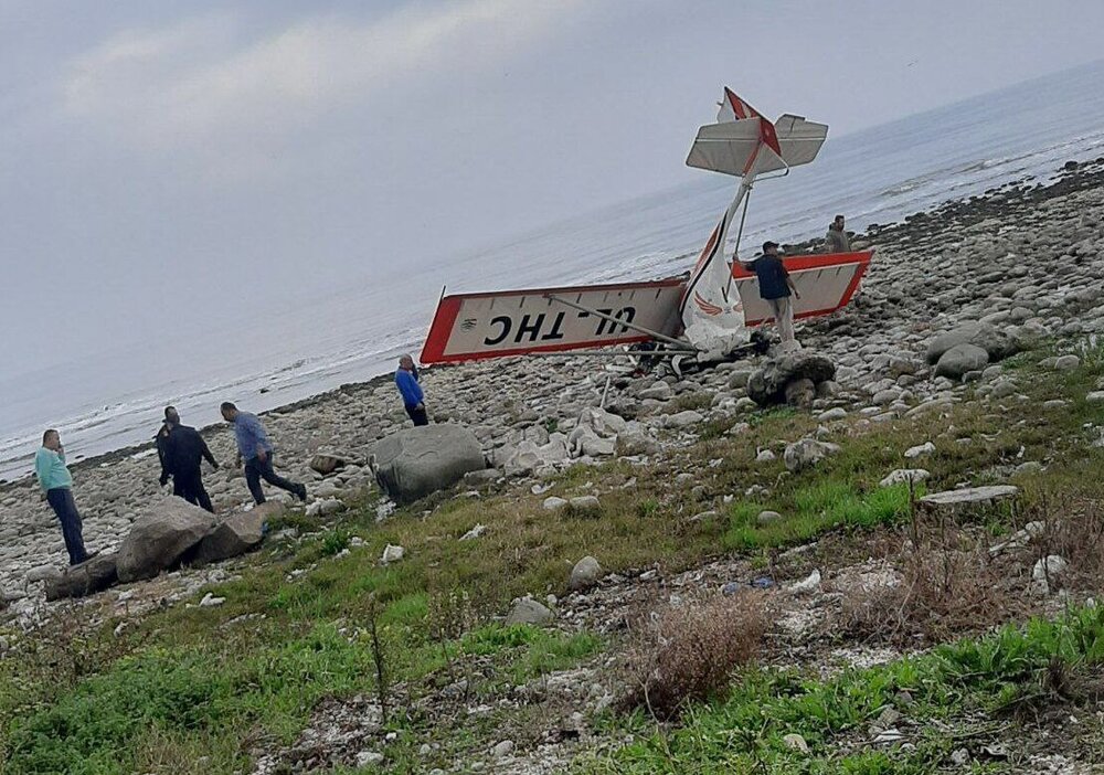 سقوط یک فروند هواپیمای تفریحی در رامسر/ تصویر