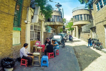 عکس | تابلوهای تسلیت شهری برای پیرمرد پیتزافروش خاطره انگیز