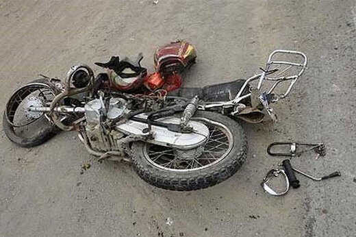 ببینید | سقوط عجیب یک موتورسوار داخل گودهای فاضلاب شهری در پاکدشت