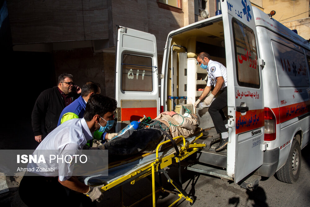 نجات جان سه نفر از زیر آوار ساختمانی در قم