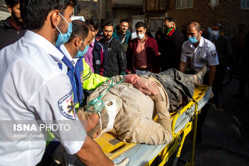 نجات جان سه نفر از زیر آوار ساختمانی در قم