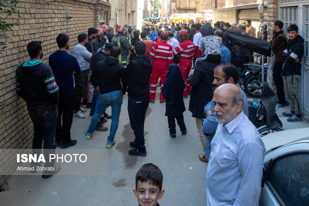 نجات جان سه نفر از زیر آوار ساختمانی در قم